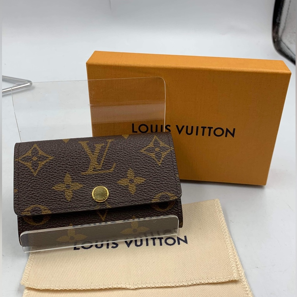 Louis Vuitton keycase